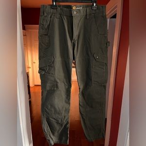 Men’s dark green Carhartt cargo pants. Practically new. 34w 32l